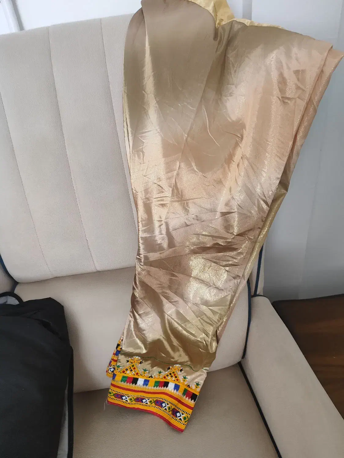 لباس بلوچی|لباس|تهران, سبلان (لشگر)|دیوار