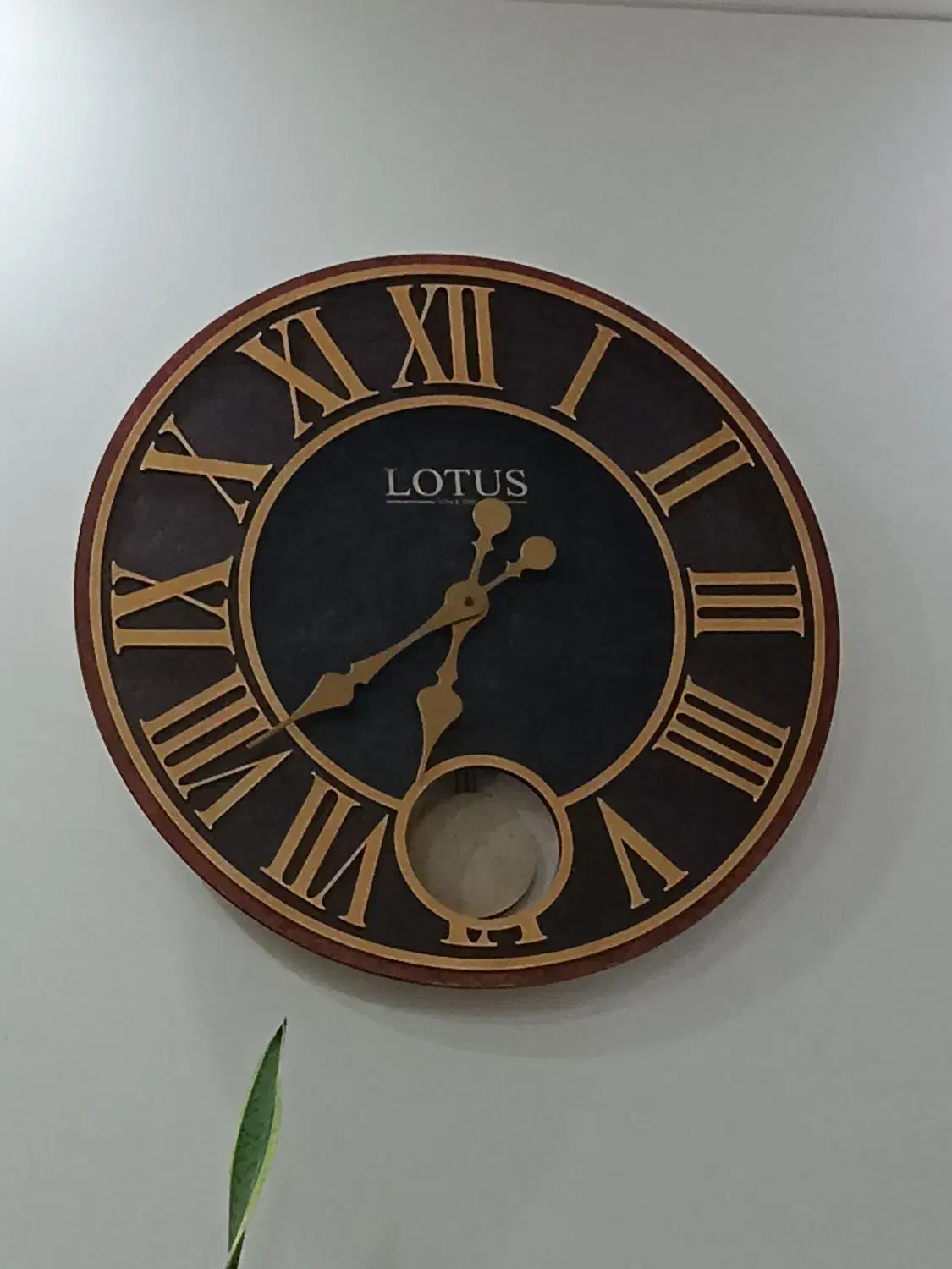 ساعت سالم و در حد نو با اعداد رومی|ساعت دیواری و تزئینی|تهران, افسریه شمالی|دیوار