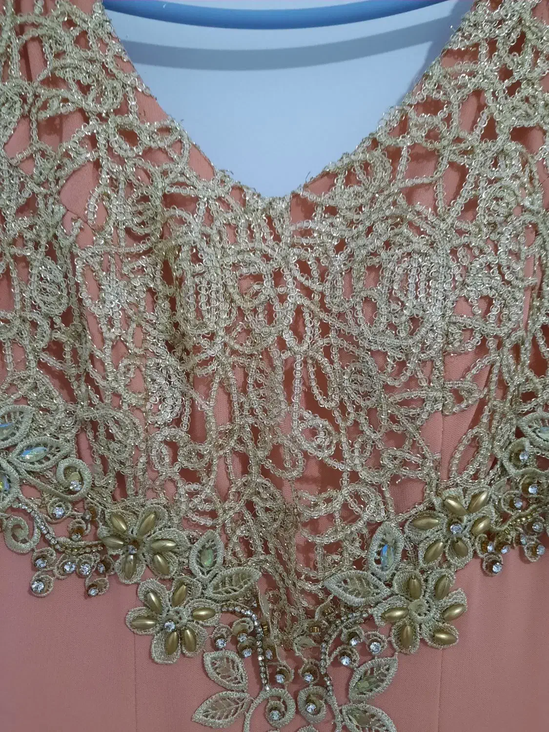لباس مجلسی|لباس|کرج, ندامتگاه کرج (قزلحصار)|دیوار