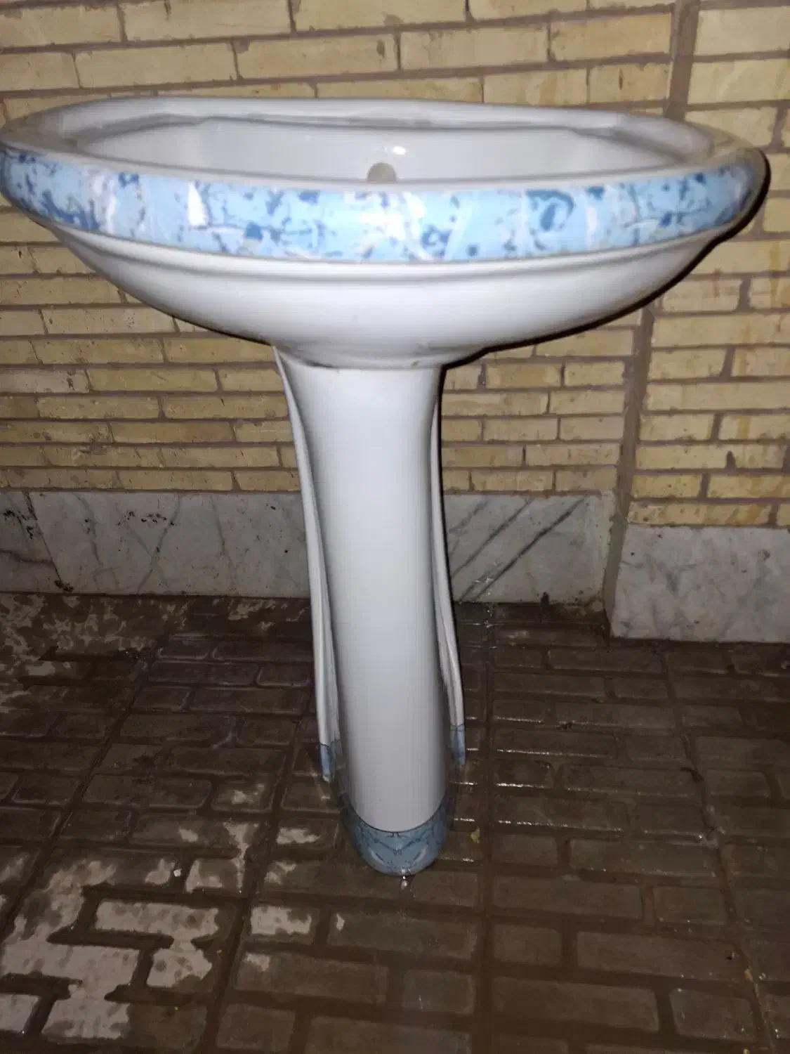 روشویی رنگ سفید و آبی|لوازم سرویس بهداشتی|یزد, |دیوار