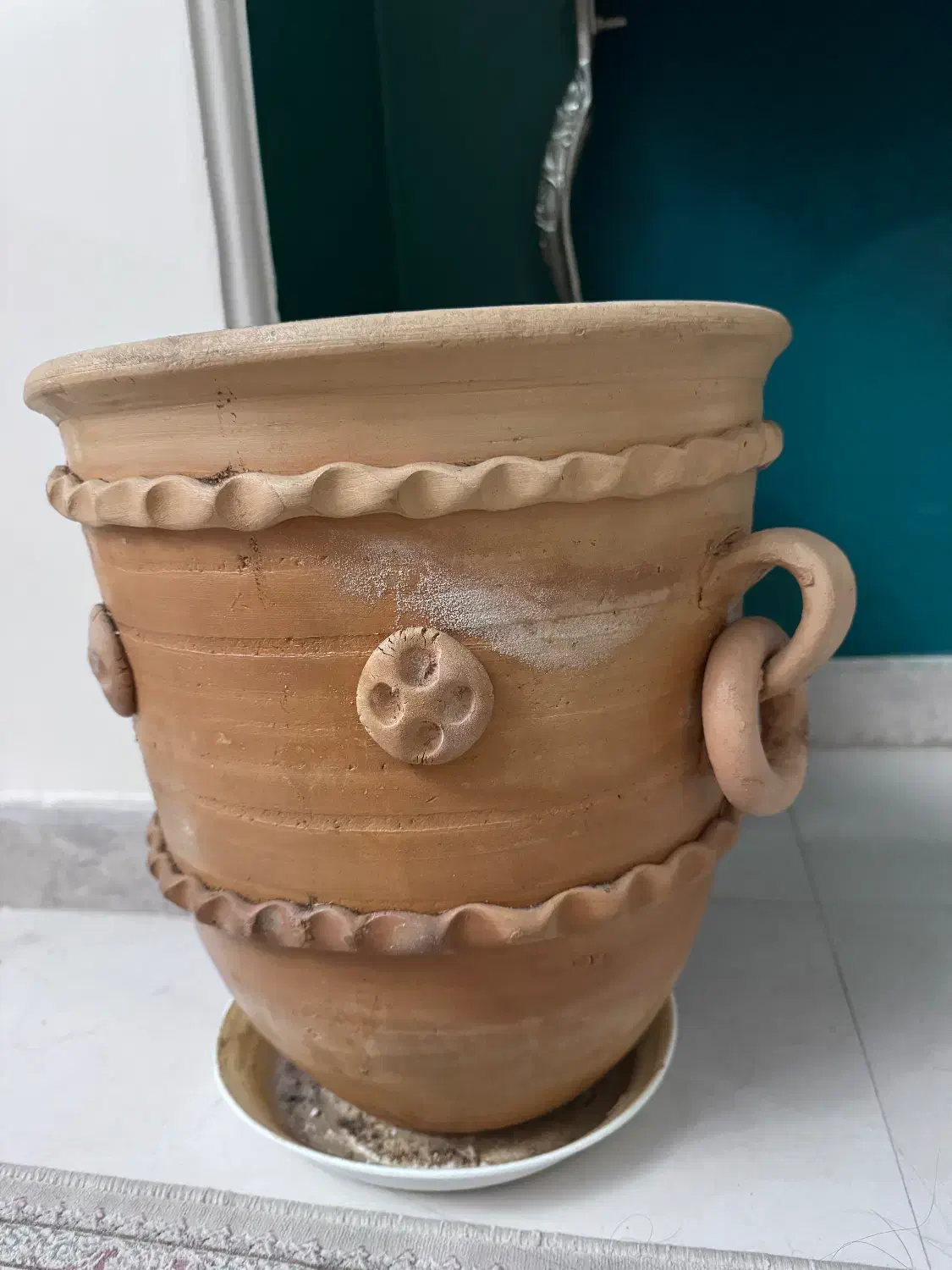 گلدان سفالی دست ساز|گل و گیاه طبیعی|تهران, آبشار تهران (دریاچه)|دیوار