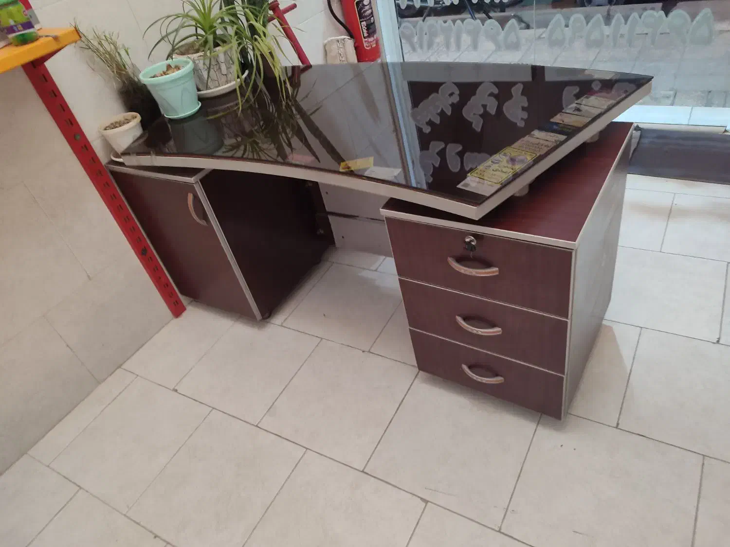 میز مدیریتی|دفتر کار|رباط‌کریم, رباط‌کریم|دیوار