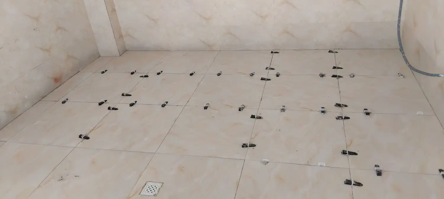 کاشی‌ وسرامیک‌ سیمان‌ کاری‌ وتیغه‌ چینی|خدمات پیشه و مهارت|فردیس, شهرک ناز|دیوار