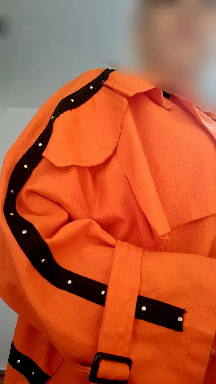 مانتو نارنجی|لباس|دوگنبدان, |دیوار