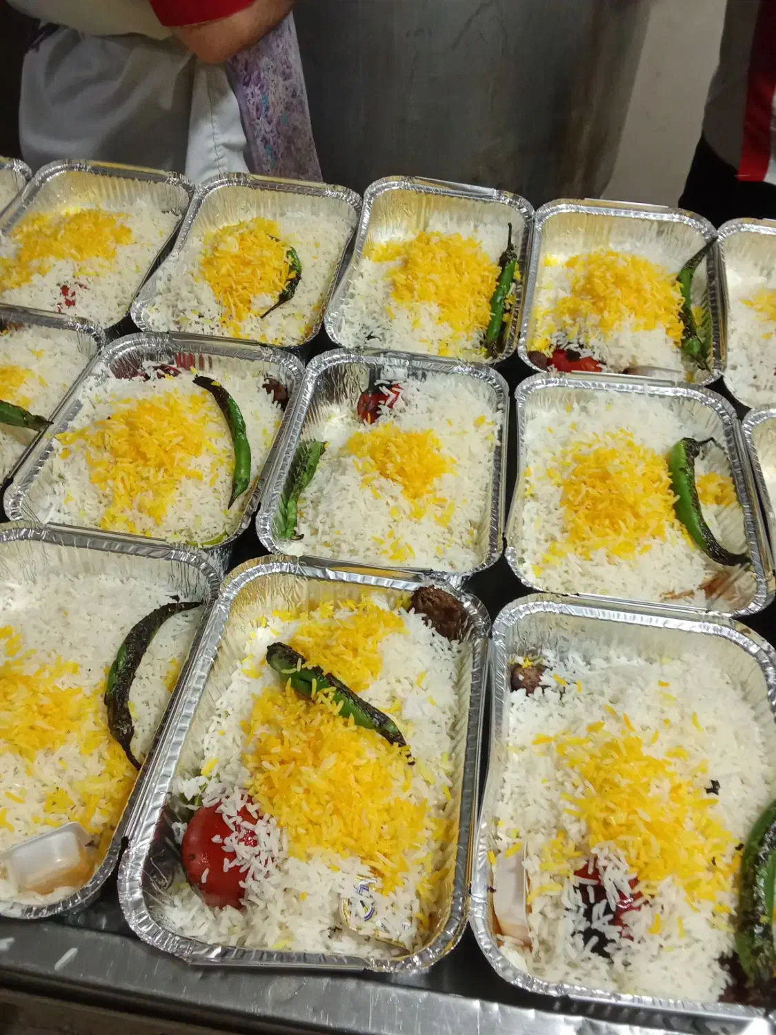 کارگر وسط کار آشپزخانه* و سالن کار|استخدام خدمات فروشگاه و رستوران|اندیشه, اندیشه فاز ۳|دیوار