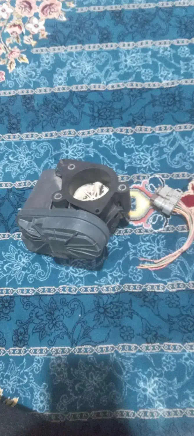 دریچه گاز برقی تیوفایو و اگزوز|قطعات یدکی و لوازم جانبی|سنندج, |دیوار