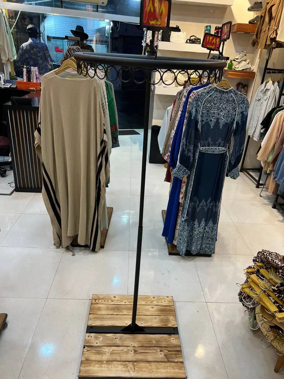 رگال لباس با ارتفاع قابل تنظیم|فروشگاه و مغازه|رشت, استادسرا|دیوار