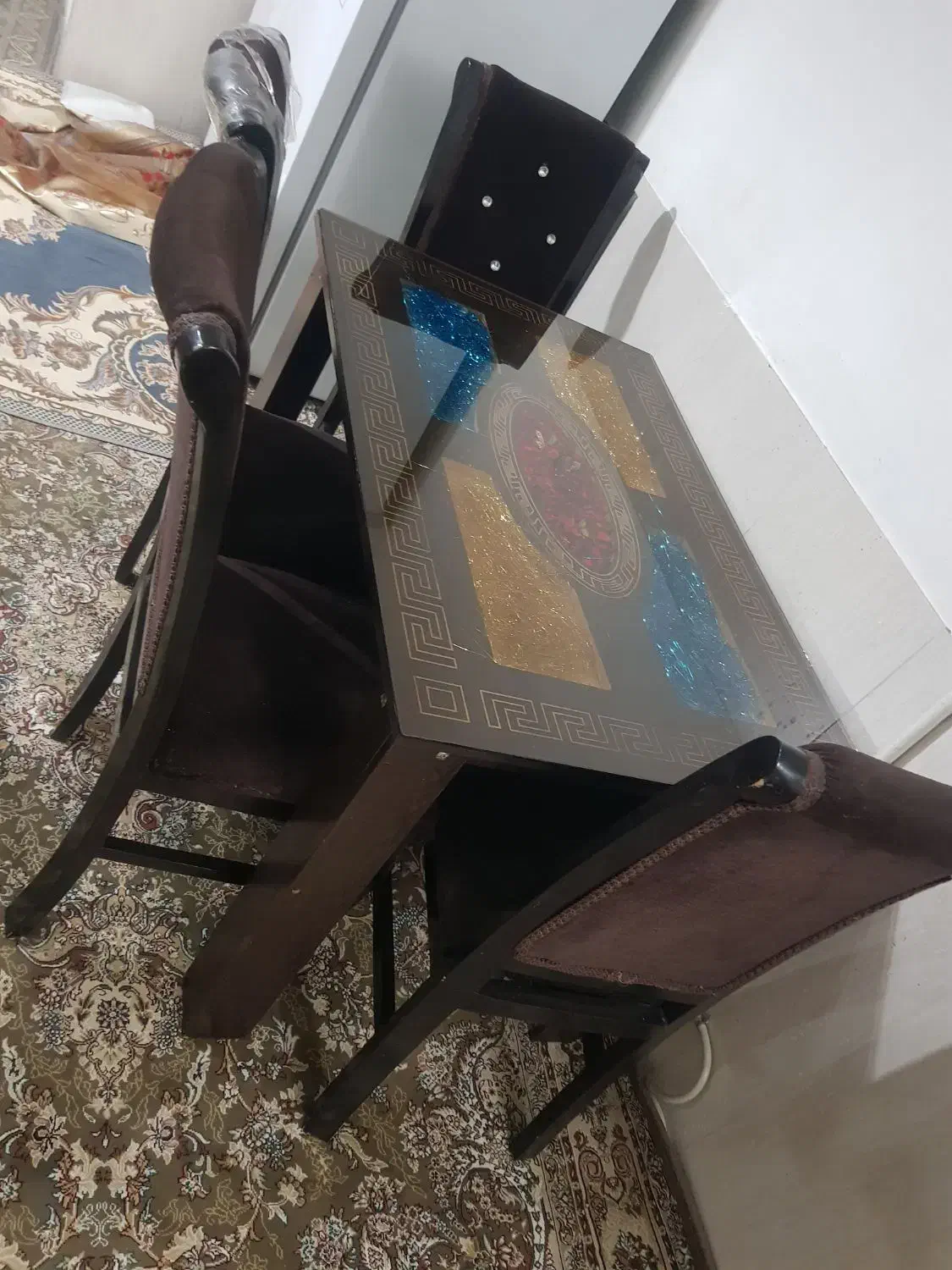 میز ناهار خوری|میز و صندلی غذاخوری|اندیشه, اندیشه فاز ۱|دیوار