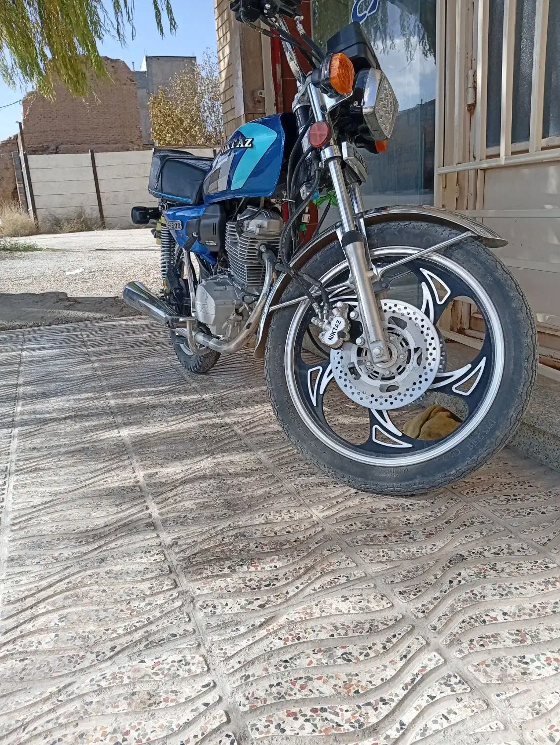 نیکتاز|موتورسیکلت|بروجن, |دیوار