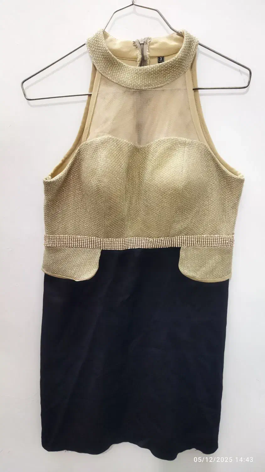 لباس مجلسی|لباس|سبزوار, قلعه‌نو دهزار|دیوار