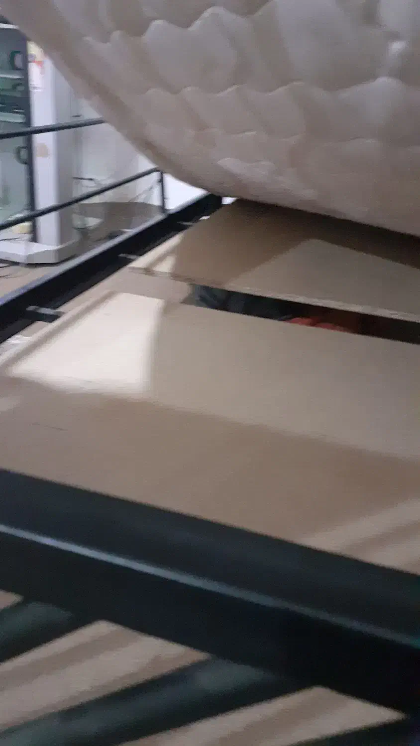 تخت یکنفره اهنی باتشک ۲۵۰۰دومیلیون وپانصد|تشک تختخواب|فاضل آباد, |دیوار