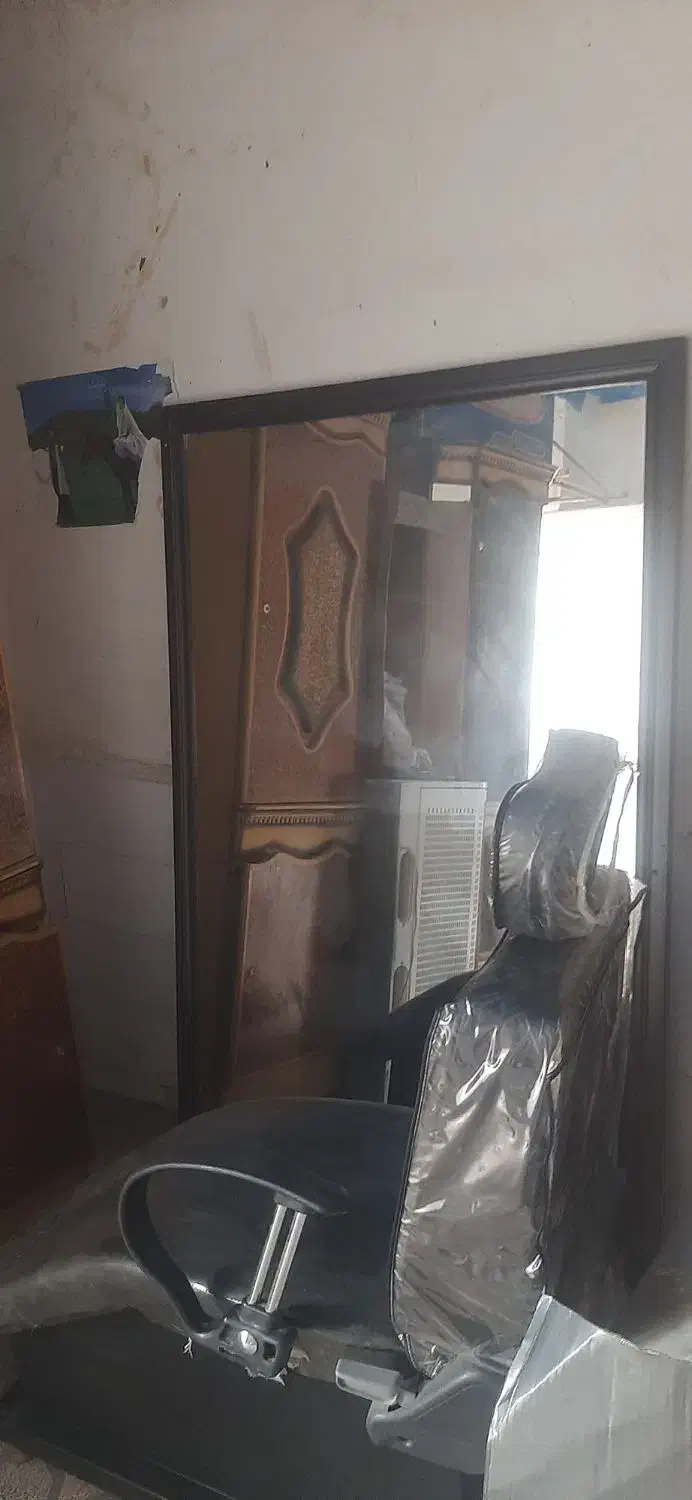 صندلی و آیینه آرایشگری|آرایشگاه و سالنهای زیبایی|ایذه, |دیوار