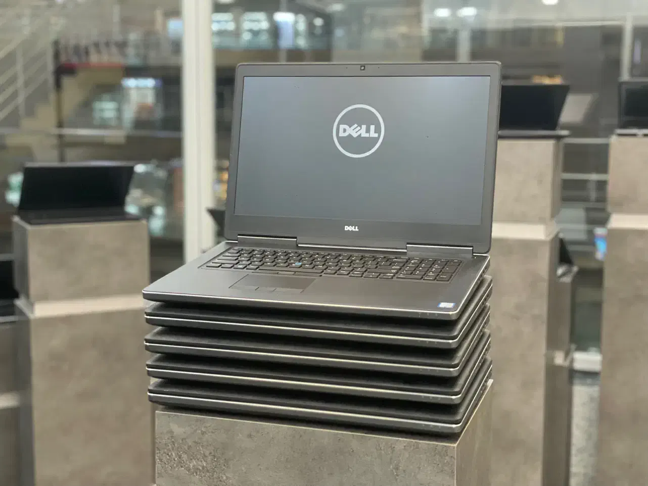 لپ تاپ 8 گیگ گرافیک رندرنیگ مدل DELL 7710/7720|رایانه همراه|تهران, فلسطین (میدان انقلاب)|دیوار