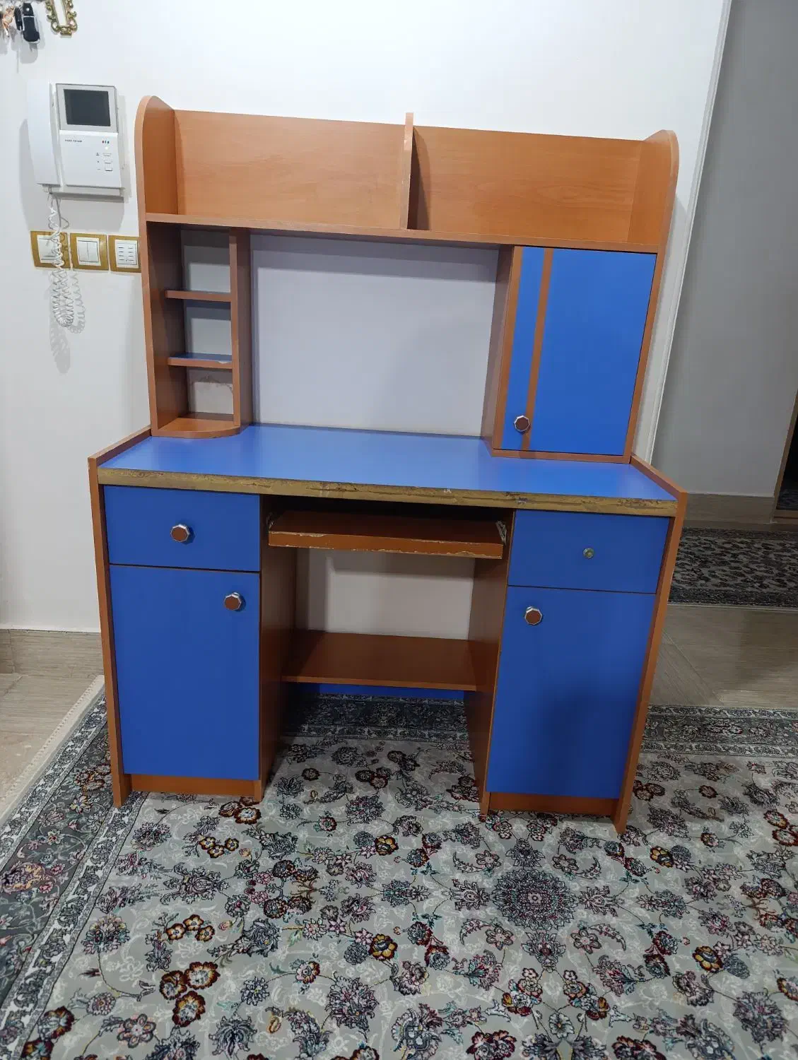 میز مطالعه|میز تحریر و کامپیوتر|شاهین دژ, |دیوار