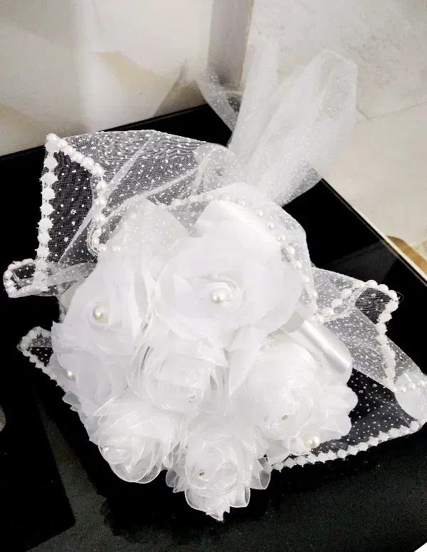 گیفت.  گل عروس.  حنابندون.  تولد|گل مصنوعی|بندر امام خمینی, |دیوار