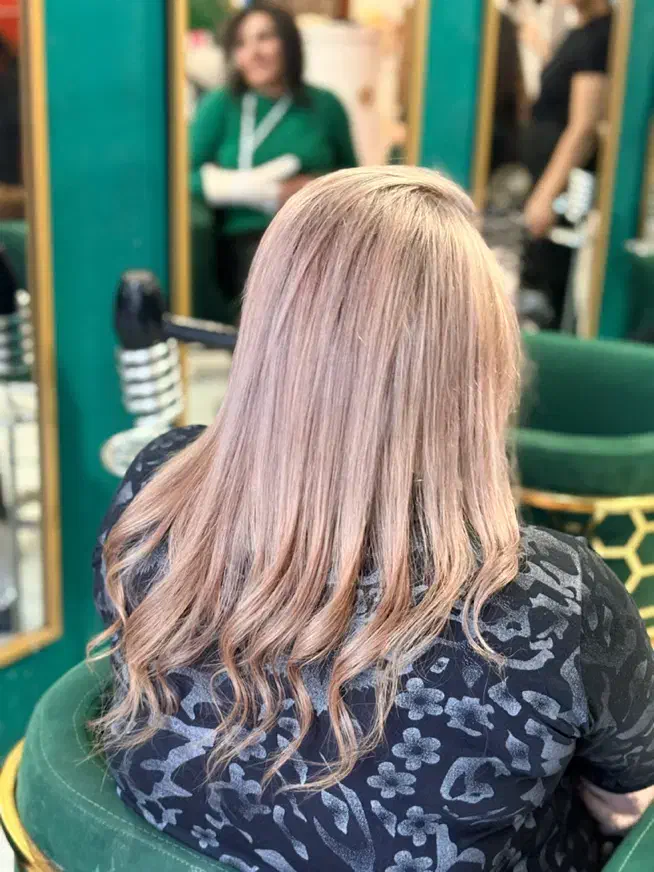 نیازمند مدل رنگ مو فقط هزینه مواد|خدمات آرایشگری و زیبایی|ساری, |دیوار