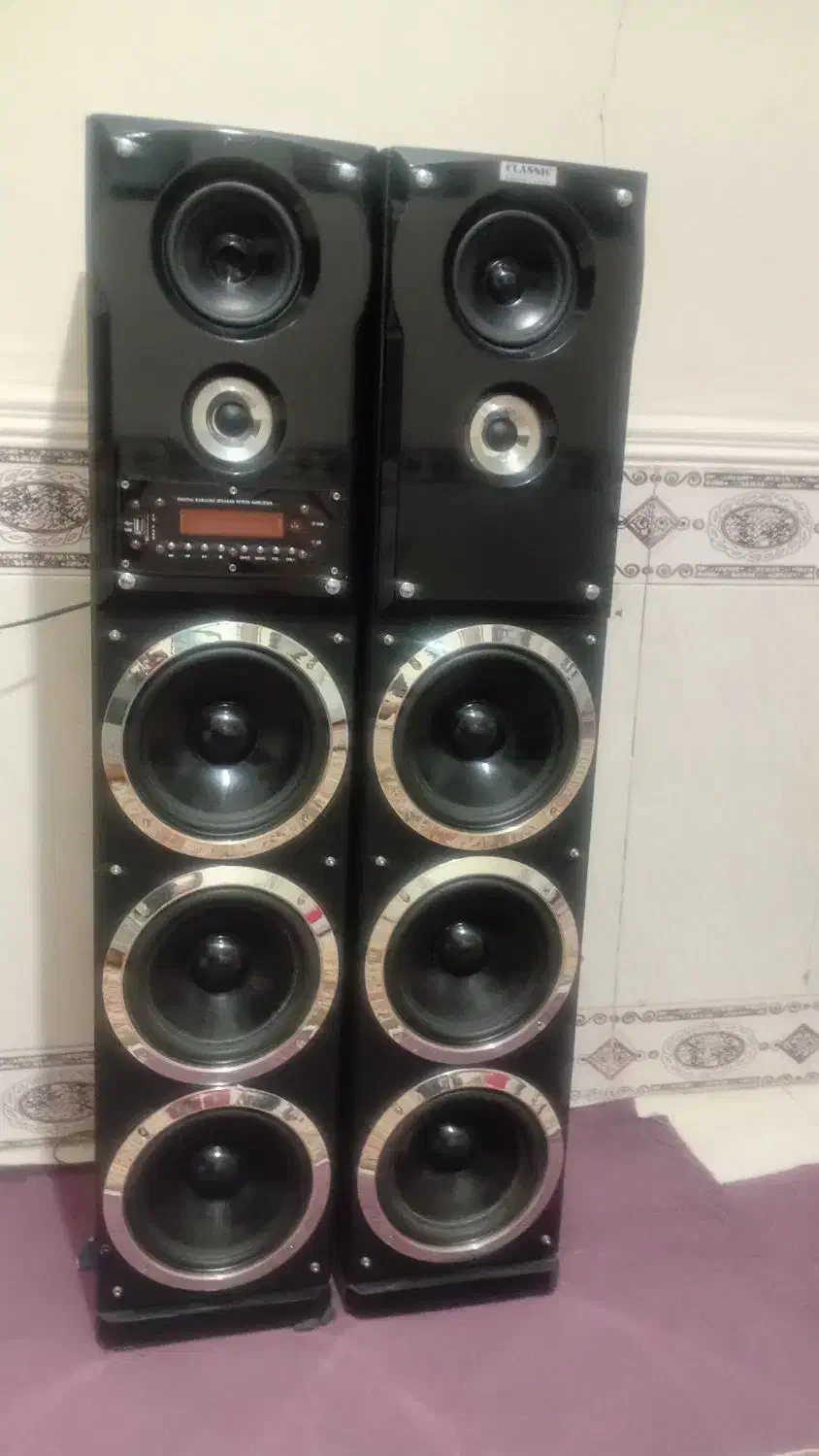 یک جفت اسپیکر کلاسیک در حد|سیستم صوتی خانگی|گلپایگان, |دیوار