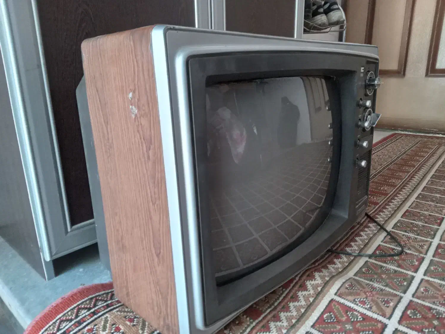 تلویزیون قدیمی|کلکسیون اشیاء عتیقه|تویسرکان, |دیوار