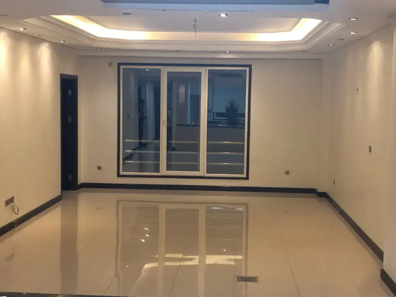 نیاوران۱۴۰متر۳خواب۲خواب مستر با سوییت مجزا۲پارکینگ