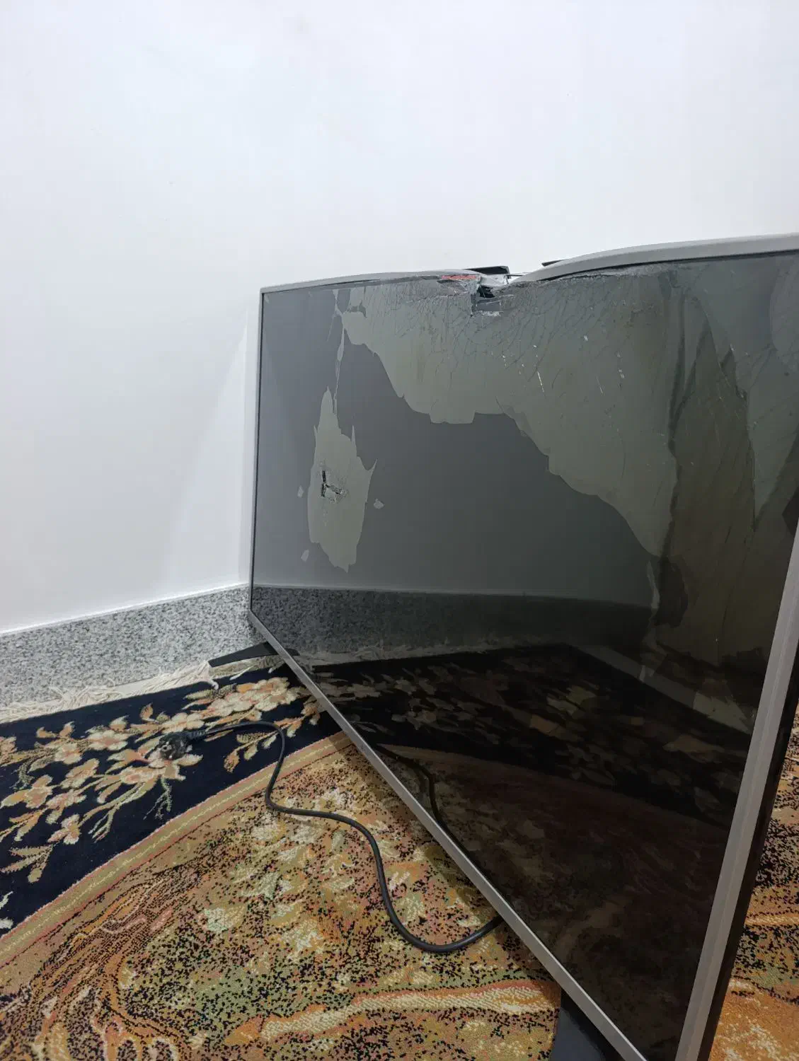 تلویزیون ال جی۴۳اینچ نیاز به تعمیر داره|تلویزیون و پروژکتور|نورآباد, |دیوار