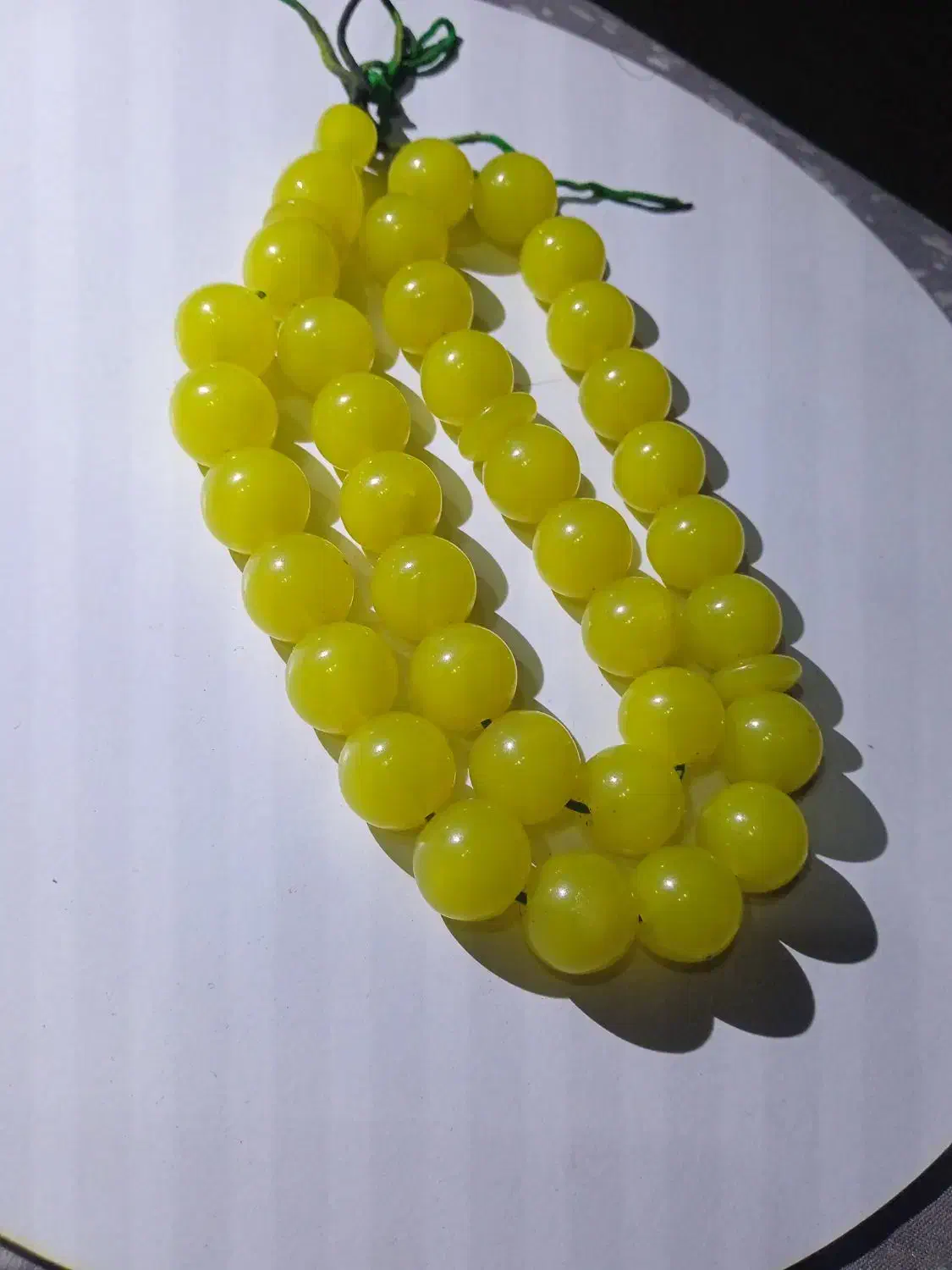 تسبیح سندلوس کهربا|کلکسیون اشیاء عتیقه|رشت, ترمینال|دیوار