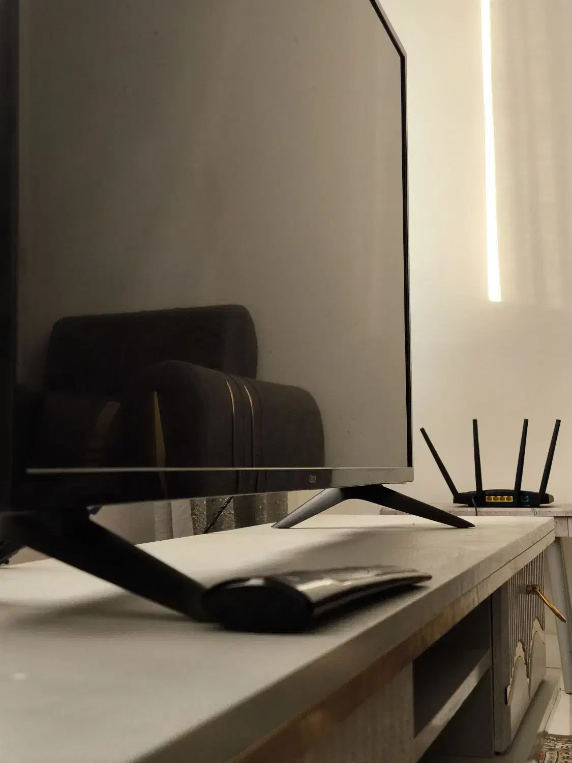 تلویزیون۴۳اینچ اندروید leoco|تلویزیون و پروژکتور|پرند, فاز ۴|دیوار