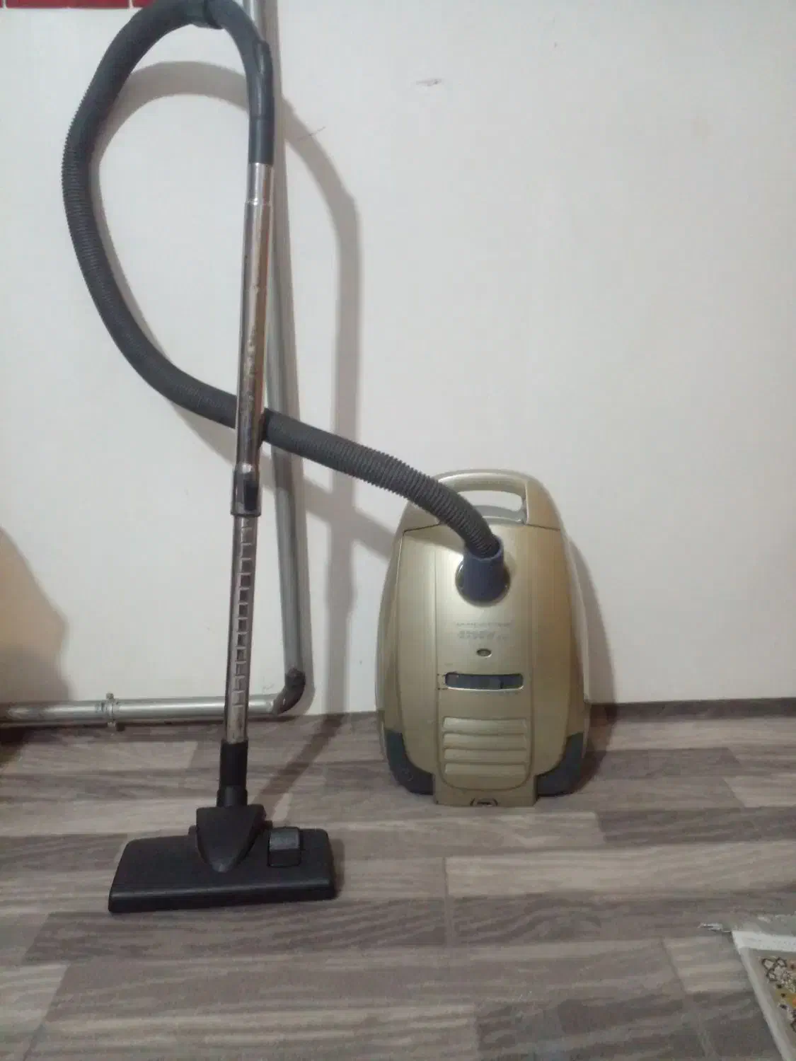 جارو برقی|جاروبرقی، جارو شارژی، بخارشو|خوی, |دیوار