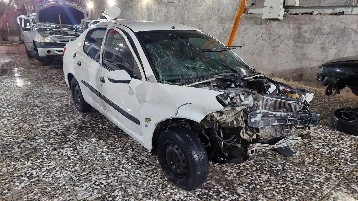 تصادفی رانا مدل۹۲|خودرو سواری و وانت|لنجان, |دیوار