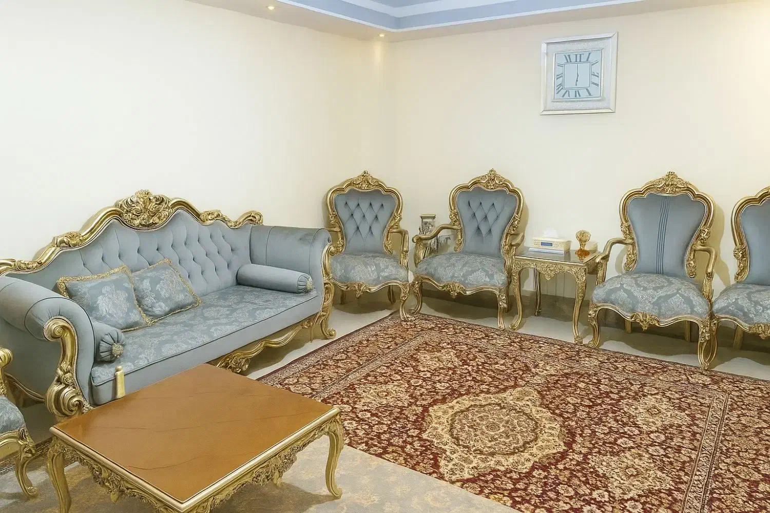 مبل هفت نفره همراه میزناهارخوری و کنسول و میزتی وی|مبلمان خانگی و میز عسلی|تهران, عباسی|دیوار