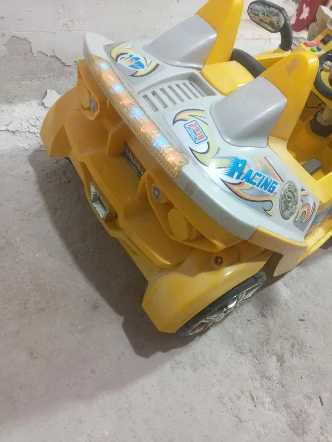 ماشین شارژی|اسباب‌بازی بچه|بندر انزلی, چهارفریضه|دیوار