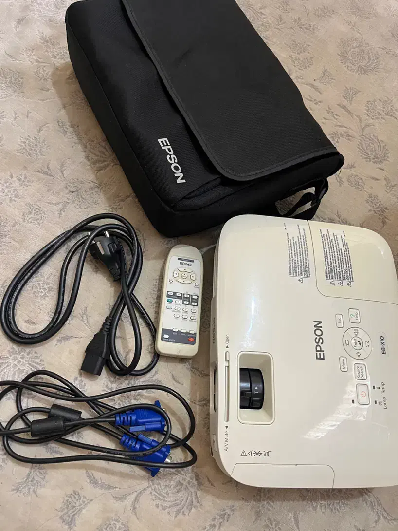 ویدیو پرژکتور Epson x10|تلویزیون و پروژکتور|قم, باجک یک|دیوار
