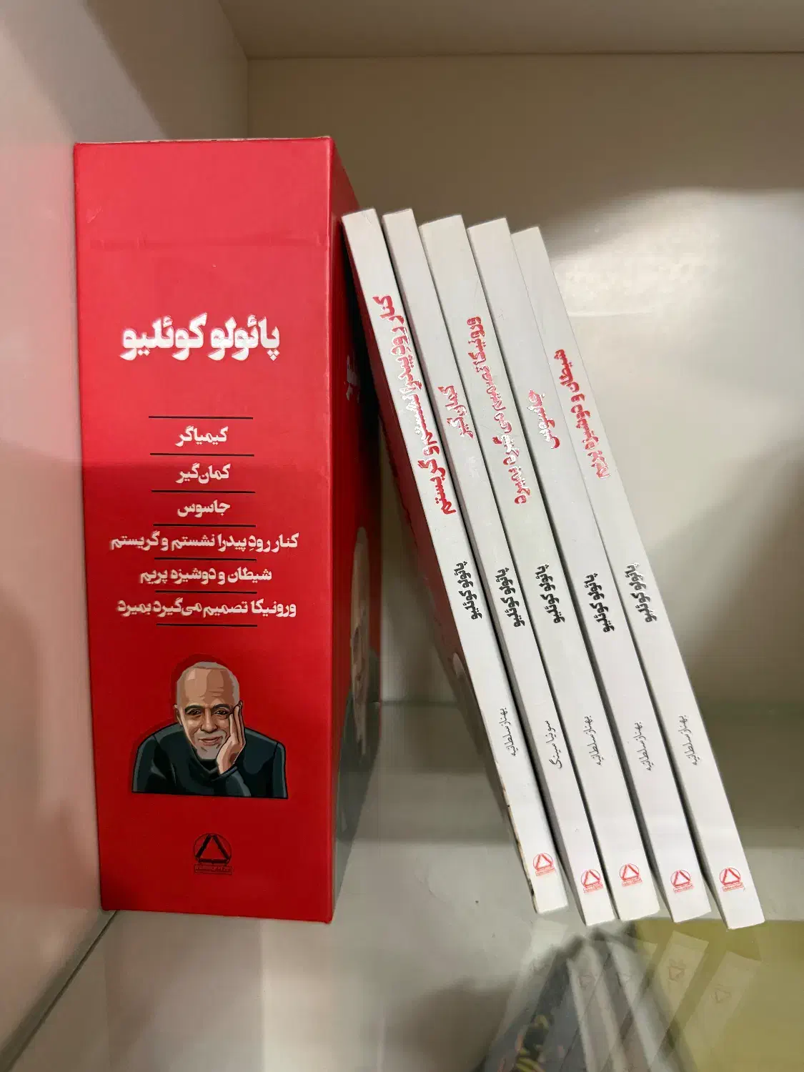 کتاب و‌ رمان|کتاب و مجله ادبی|اصفهان, گلزار|دیوار