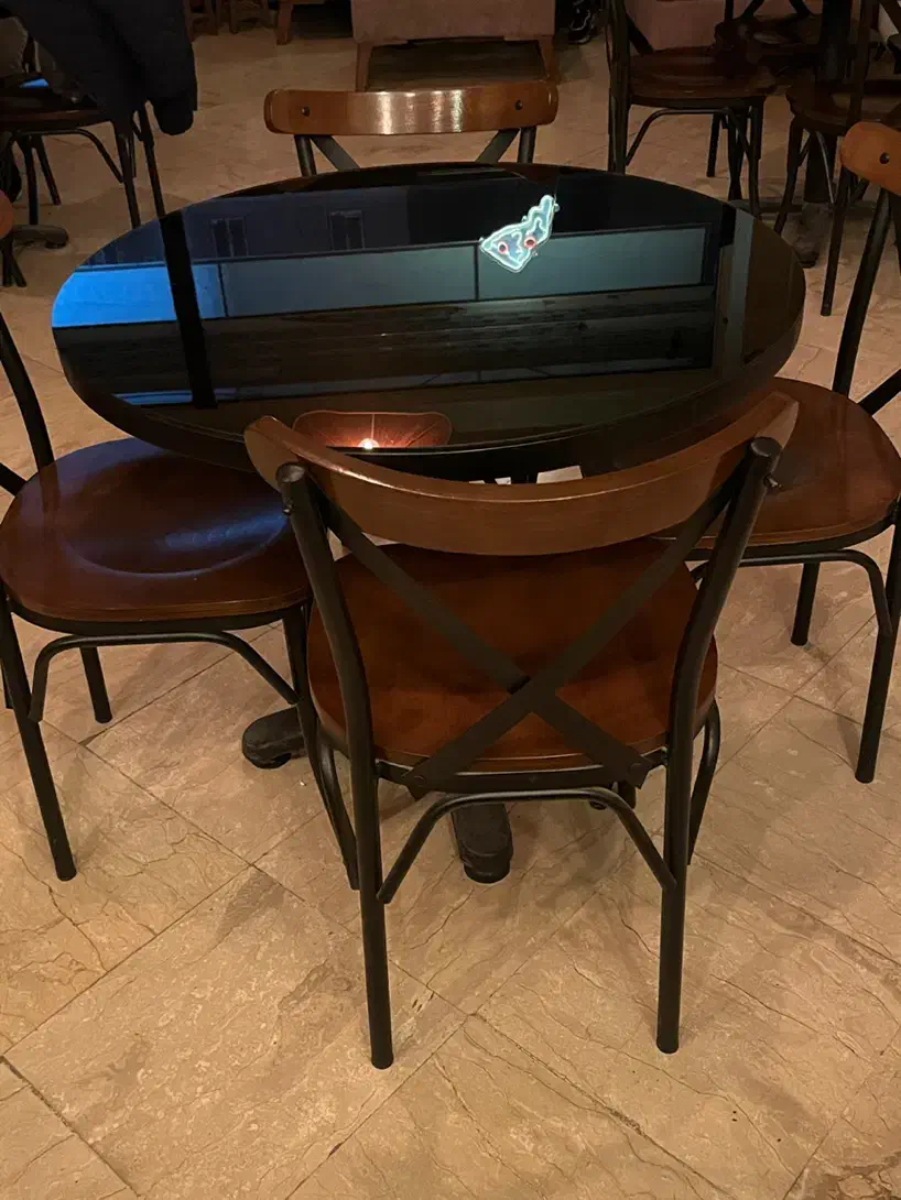 صندلی تونت لهستانی ۴نفره با میز و شیشه|میز و صندلی غذاخوری|مشکیندشت, |دیوار