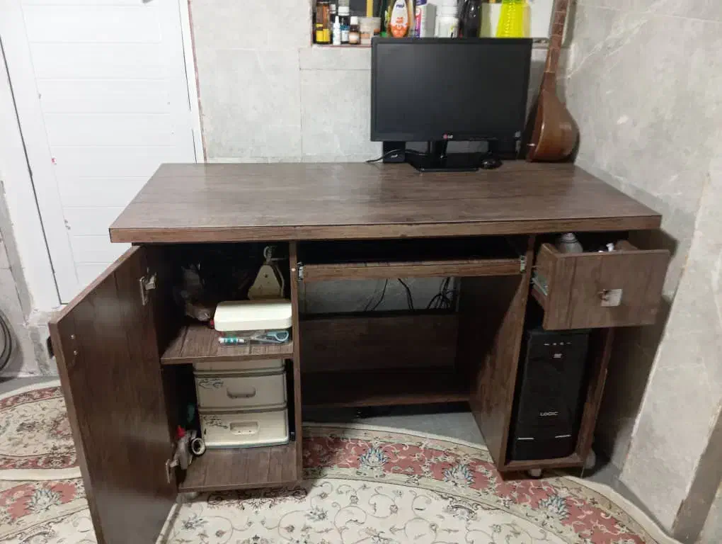 میز تحریر و کامپیوتر mdf در حد نو|میز تحریر و کامپیوتر|رشت, آب و برق|دیوار