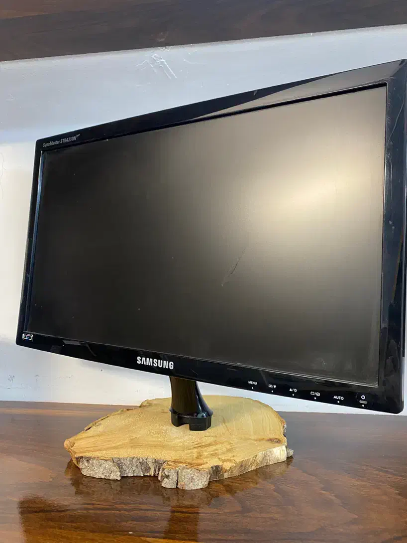 مانیتور ۱۹ ال ای دی|قطعات و لوازم جانبی رایانه|آزادشهر, |دیوار