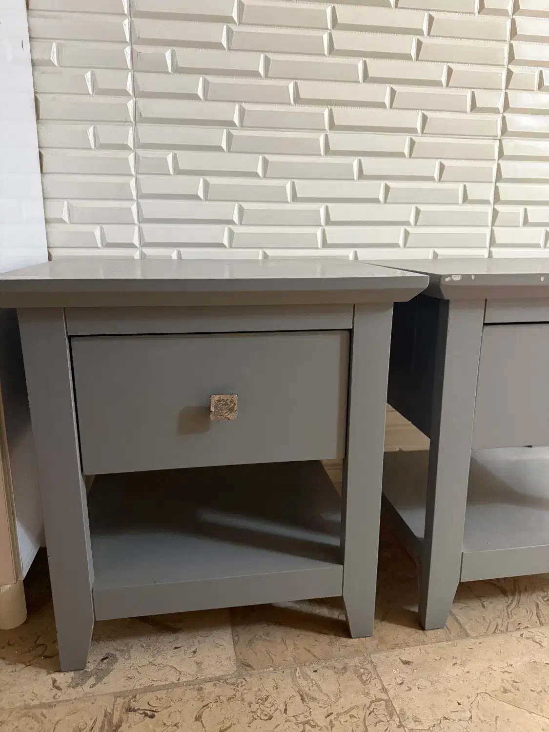 پاتختی چوبی رنگ طوسی در حد نو|تخت و سرویس خواب|لنگرود, |دیوار