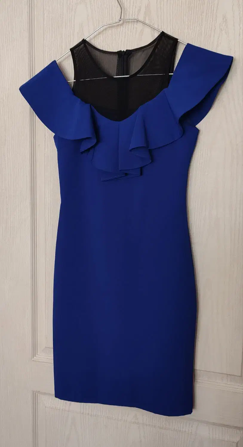 پیراهن|لباس|میانه, |دیوار