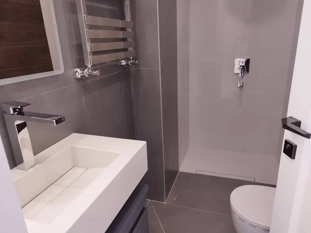 240متر مشرف به باغ سفارت