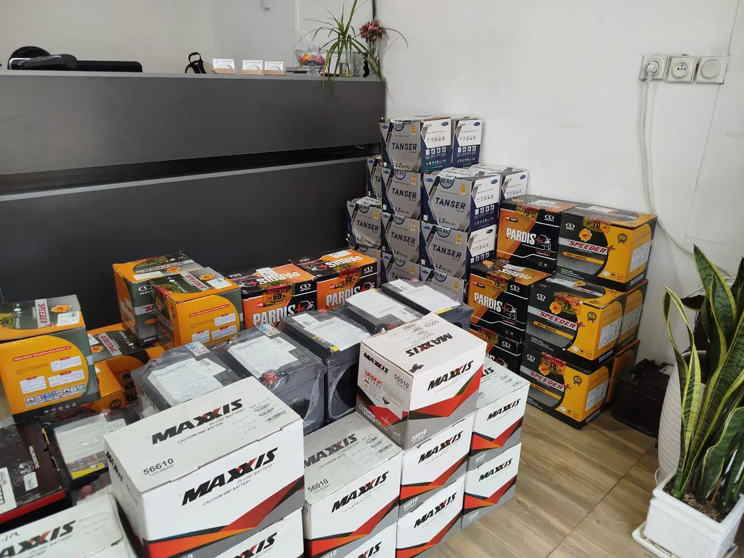 باتری خودرو باطری ماشین وموتور نصب در محل|قطعات یدکی و لوازم جانبی|تهران, هروی|دیوار