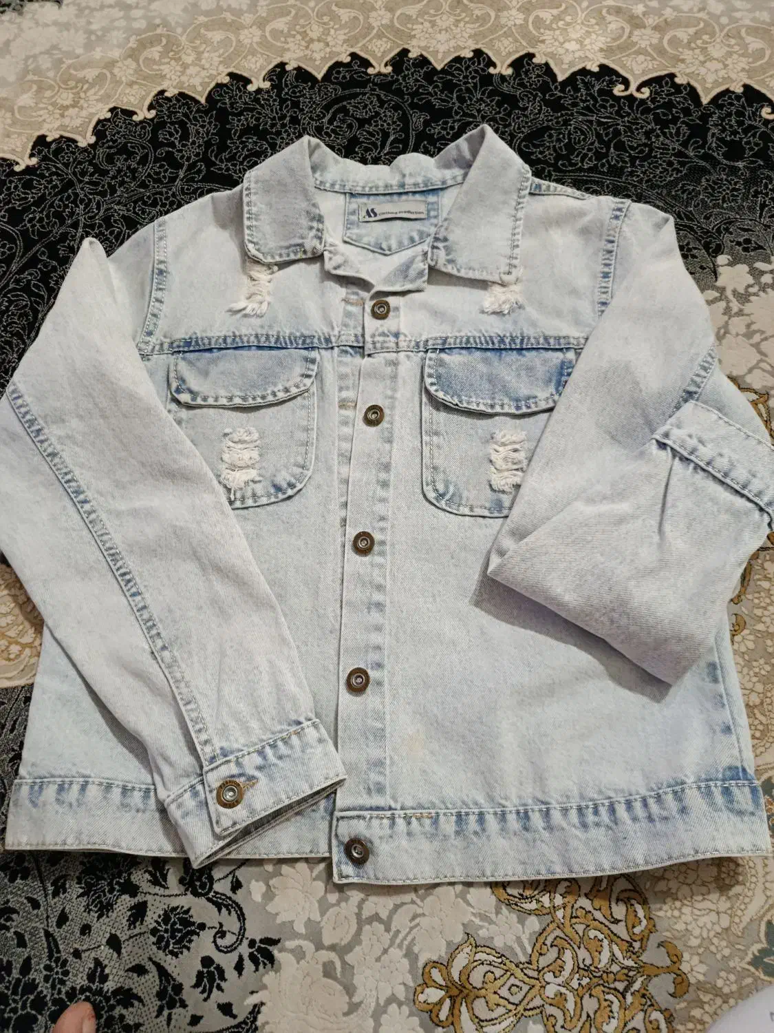 کُت لی|لباس|شیراز, کفترک|دیوار