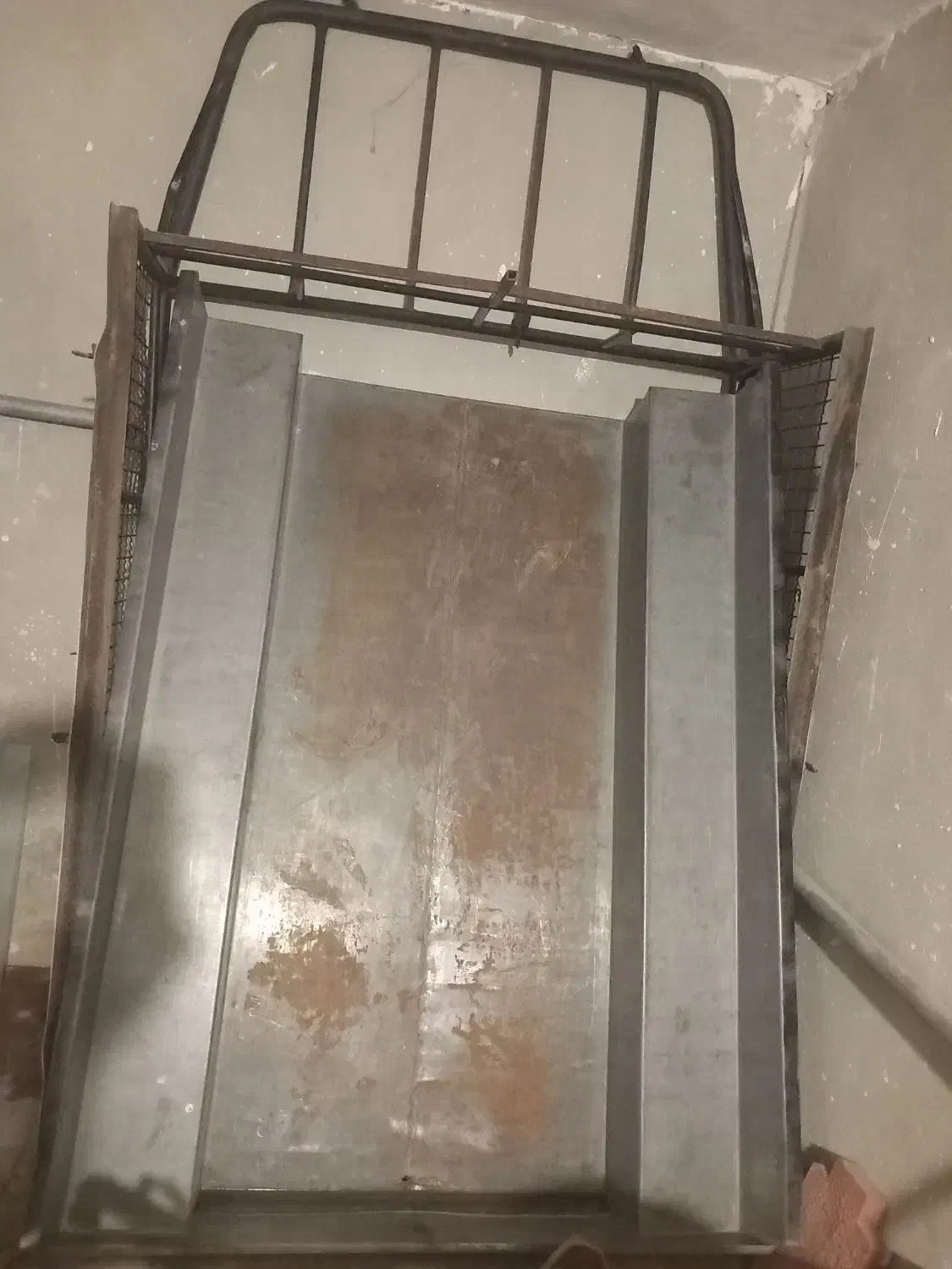 فروش باربند وکفی کالوانیزه یه تیکه سالم پیکان وانت|قطعات یدکی و لوازم جانبی|محمدیه-قزوین, |دیوار