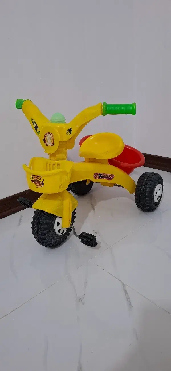 سه چرخه|دوچرخه، اسکیت، اسکوتر|قدس, شهر‌قدس|دیوار