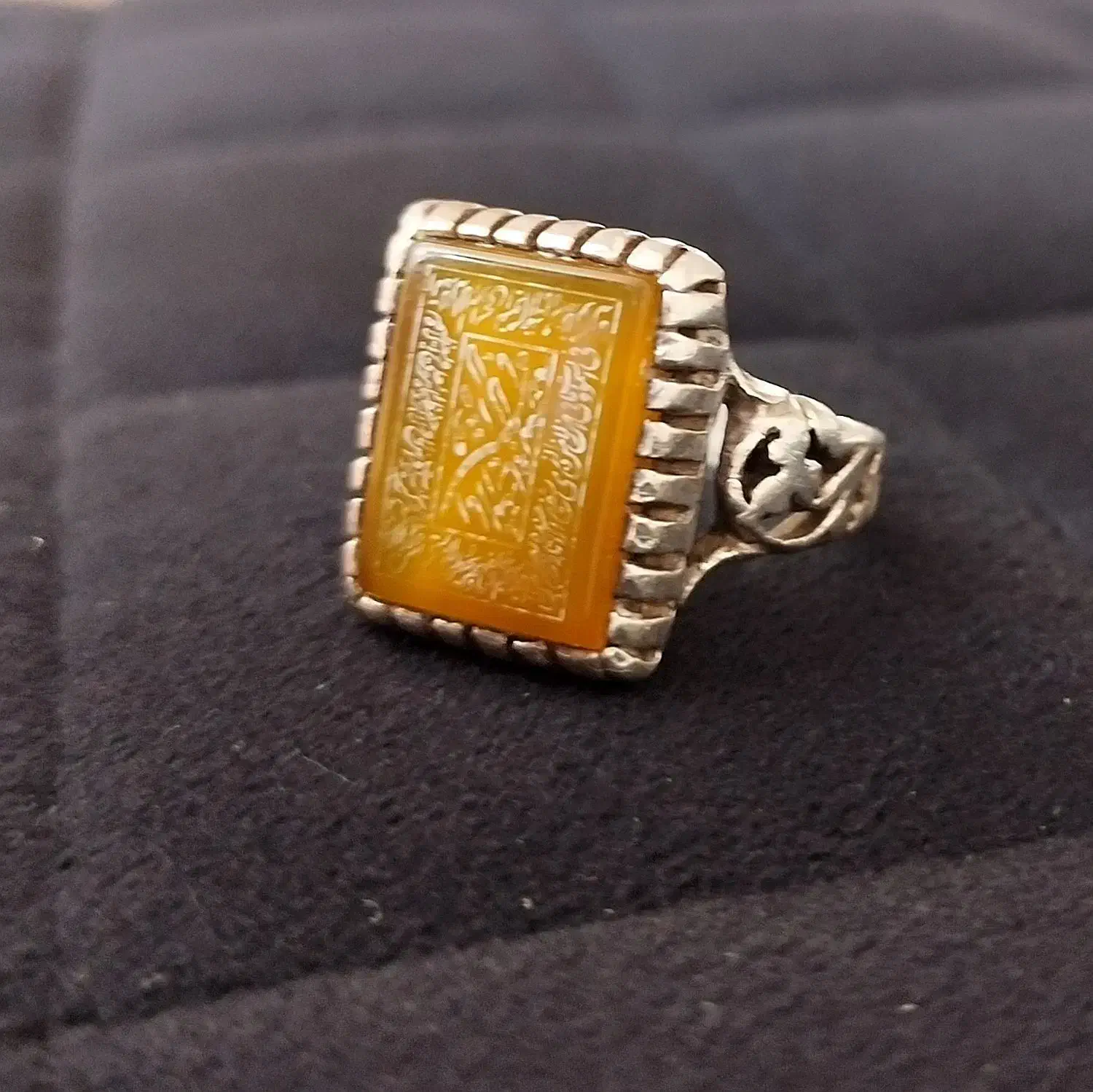 دو عدد انگشتر یکی نقره و دیگری استیل|بدلیجات|اصفهان, باغ فدک|دیوار