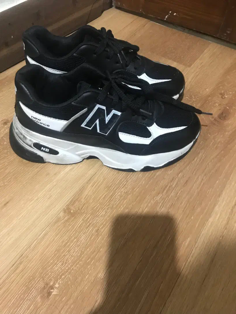 کفش|کیف، کفش، کمربند|تهران, دریاچه شهدای خلیج فارس|دیوار