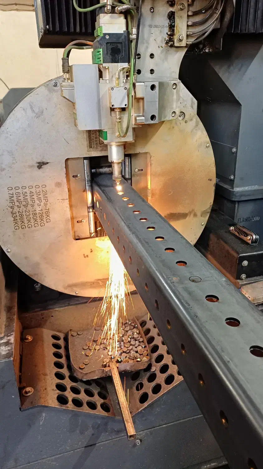 خدمات برش لیزر لوله، پروفیل، قوطی،ناودانی و روتاری|خدمات پیشه و مهارت|تهران, شهرک شریفی|دیوار