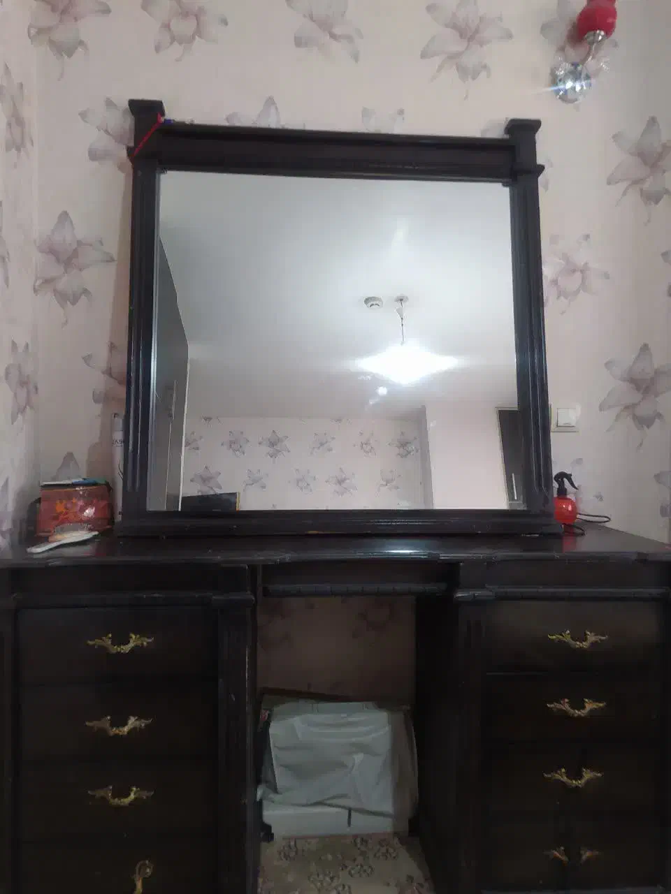 تخت خواب  وتشک رویال  و2عدد پاتختی و میز آرایش|تخت و سرویس خواب|شهرکرد, |دیوار