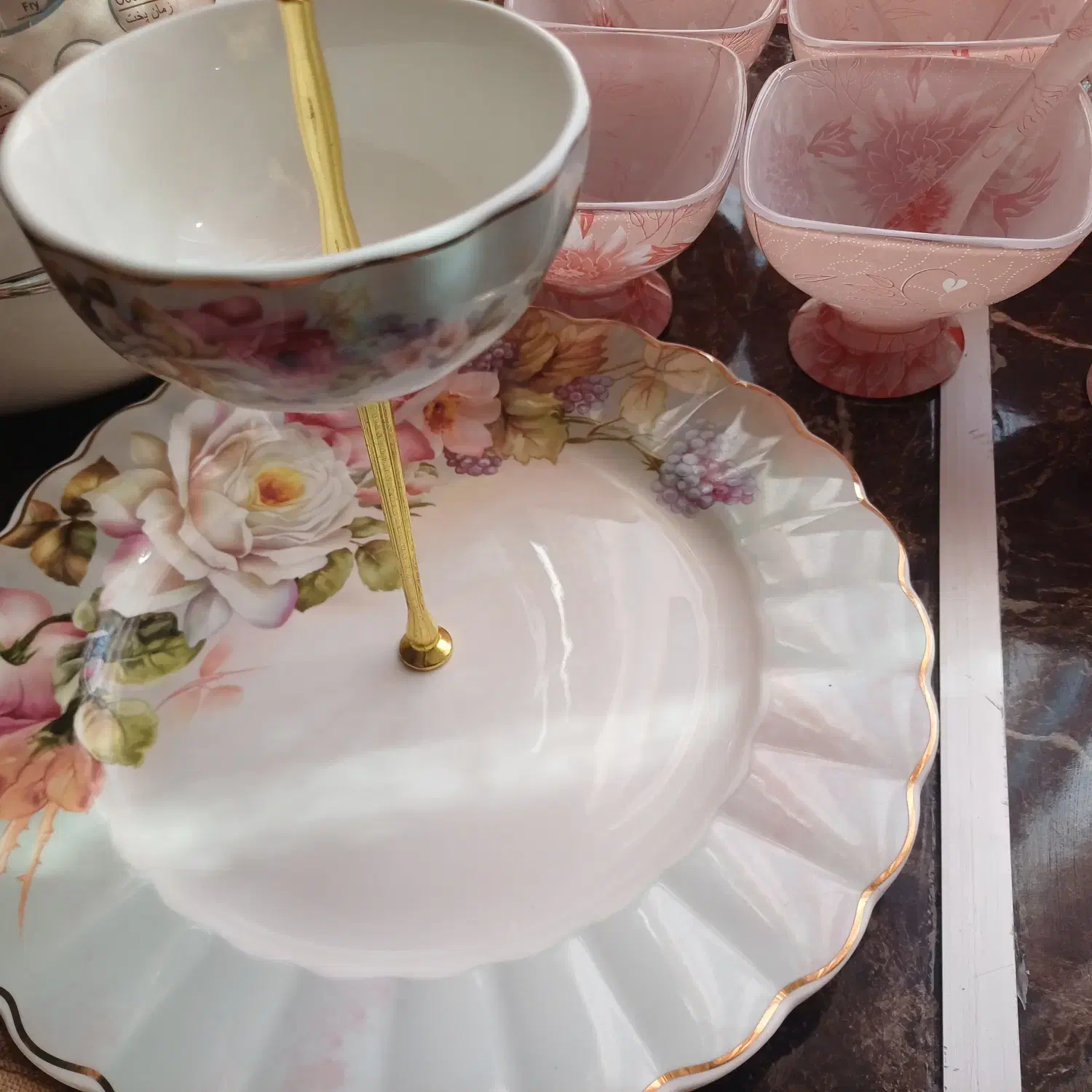 تعدادی ظروف|ظروف سرو و پذیرایی|اراک, |دیوار