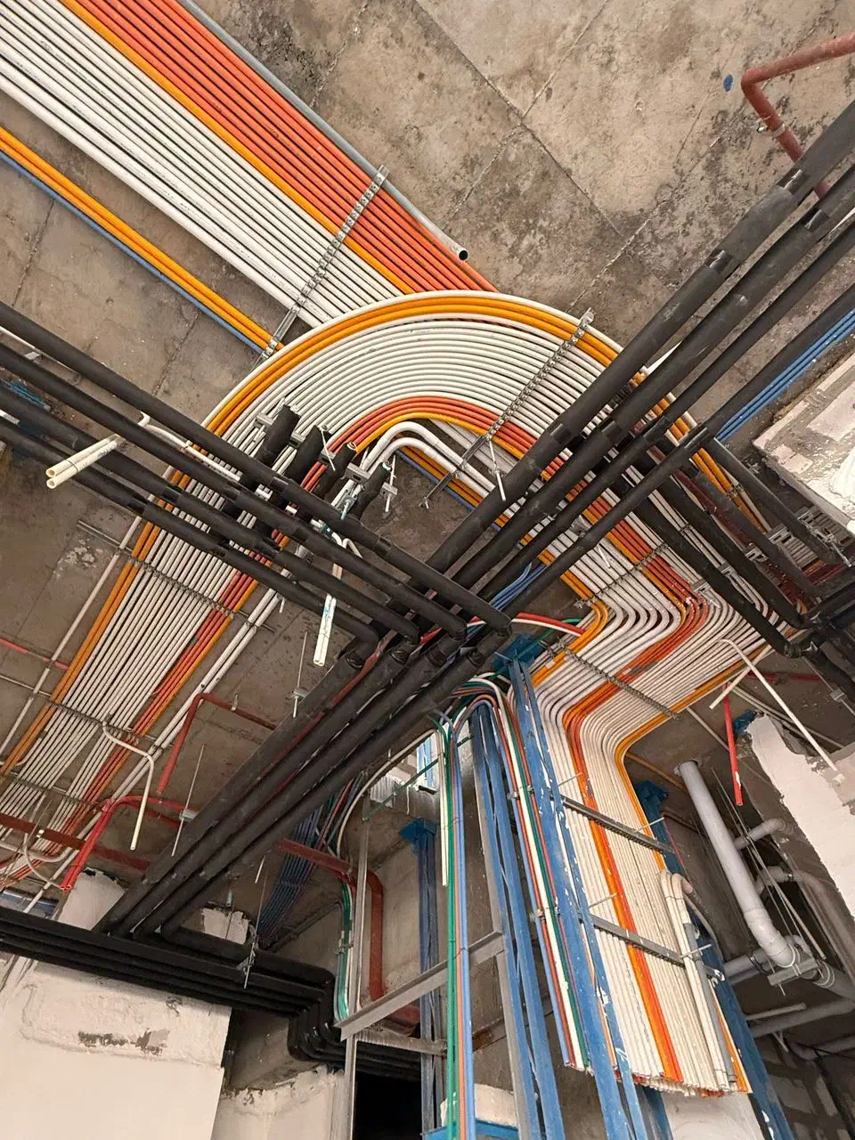 پیمانکار برقکار ماهرنیمه ماهر و ساده|استخدام صنعتی، فنی، مهندسی|چالوس, |دیوار