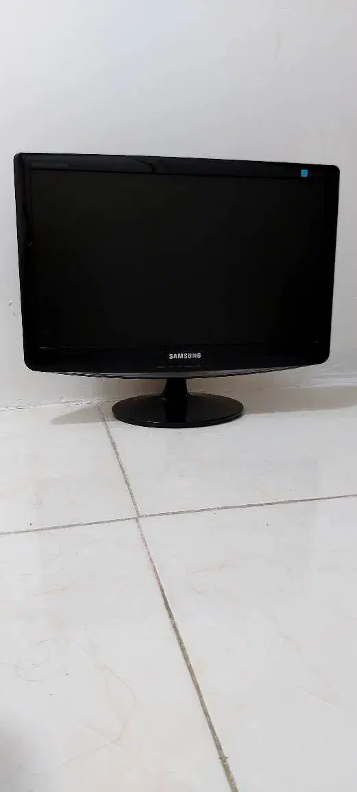 کامپیوتر|رایانه رومیزی|قدس, شهر‌قدس|دیوار