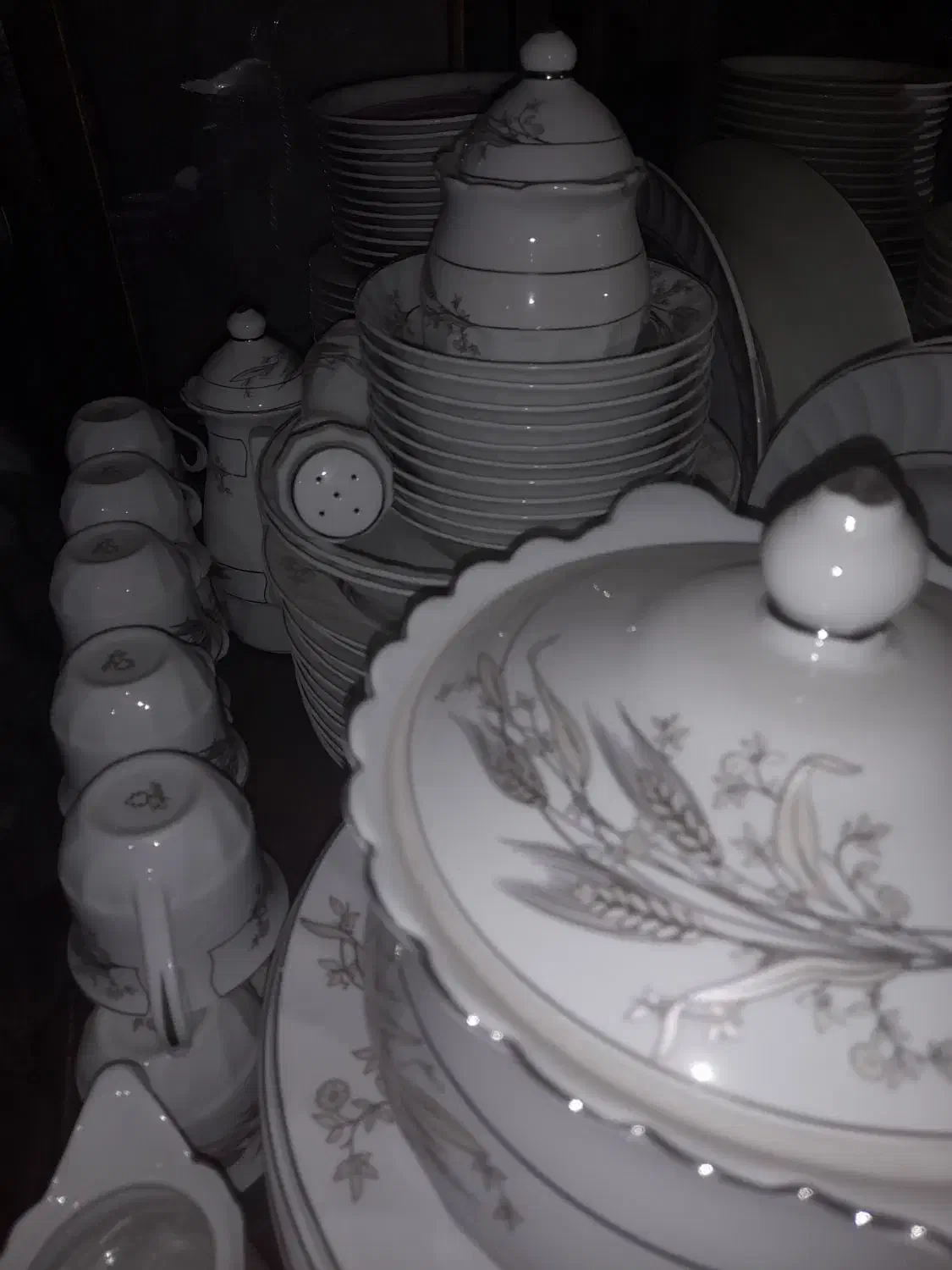 سرویس چینی ۱۲ نفره اسپیدار|ظروف سرو و پذیرایی|قم, ولیعصر|دیوار